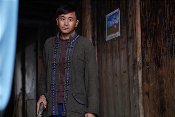 《那山那海》央视一套开播 铁伟光演雷铨水带领村民脱贫致富