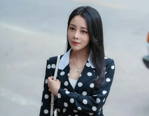 电视剧《那山那海》央视一套热播 贾媛媛主演畲族女商人