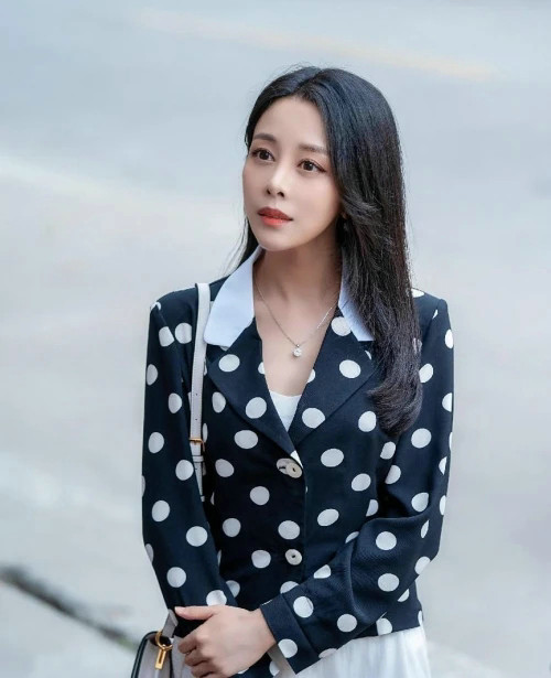 电视剧《那山那海》央视一套热播 贾媛媛主演畲族女商人