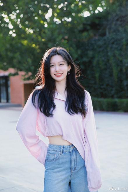 王子璇新剧《爱的二八定律》爆款预定,和颂95小花相继崭露锋芒