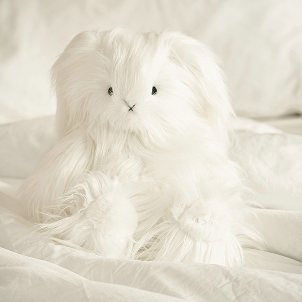 欧阳娜娜发布本性生活方式品牌nabi 推出 nabi 首个「云朵胶囊系列」，推崇精致安静生活方式