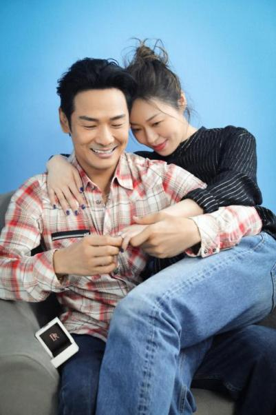 完婚10周年晒出DR钻戒，杜德伟答允要和妻子相爱一生！