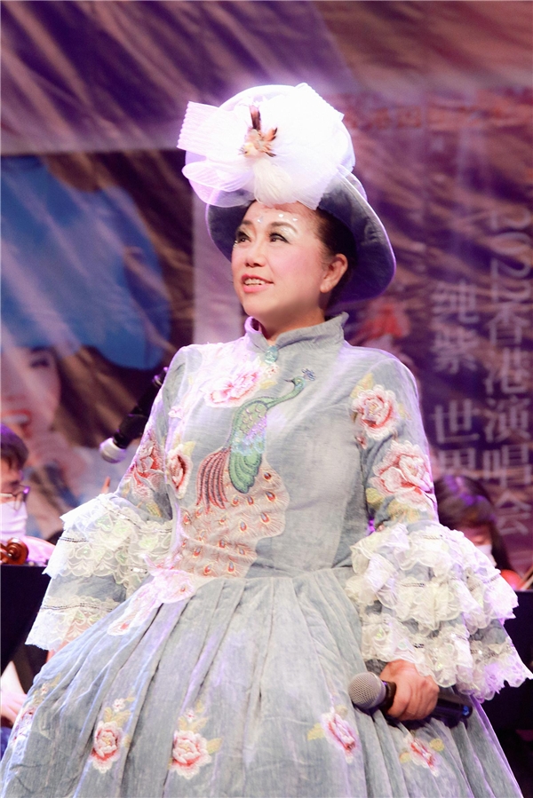 歌唱家纯紫天籁唱响伊馆吴清心作品响彻香江