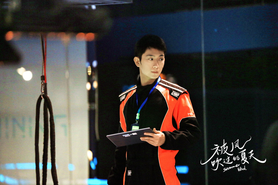 网剧《被风吹过的炎天》来袭!王冠逸刘思辰上演“奇幻跨国恋”