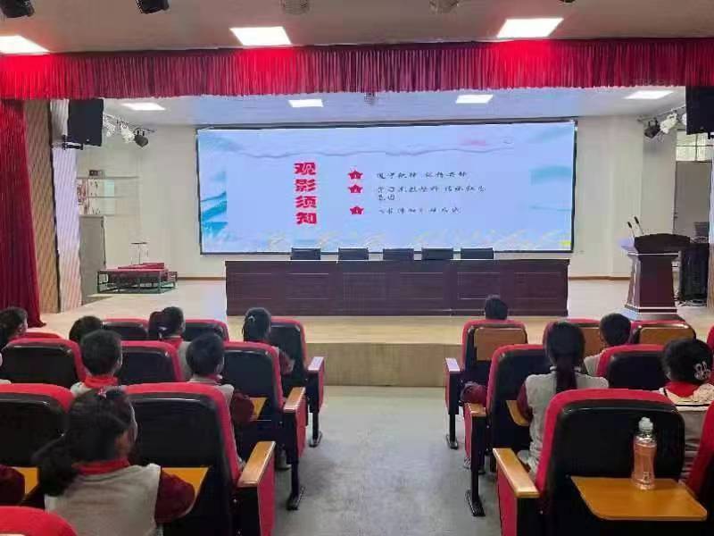 安徽省天长市电影公司组织学生观看红色电影