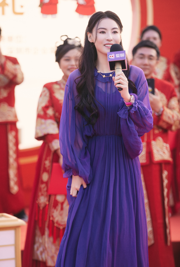 爱聊携手张柏芝 爱聊首届用户集体婚礼共同见证幸福婚姻