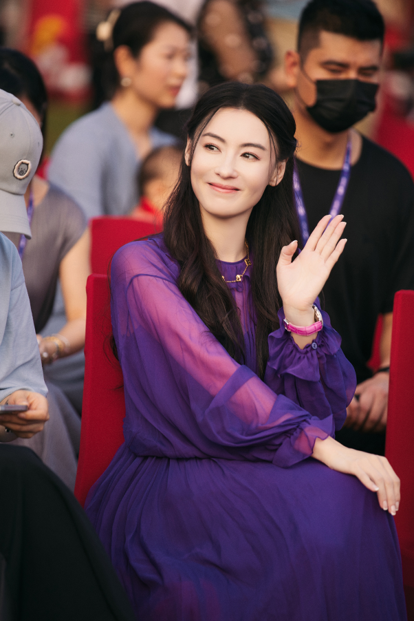 爱聊携手张柏芝 爱聊首届用户集体婚礼共同见证幸福婚姻