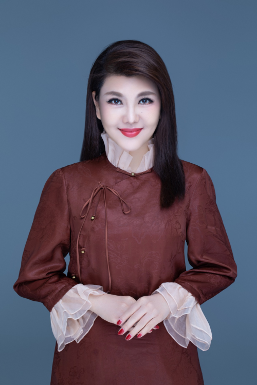 乌兰图雅新歌不绝 《北京中轴线》《花香怒放》上线