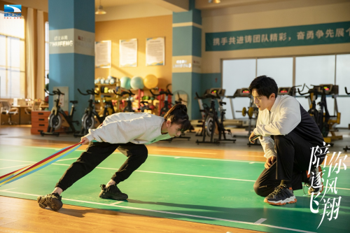 《陪你逐风飞翔》湖北卫视开播 宋祖儿王安宇筑梦“冰雪奇缘”