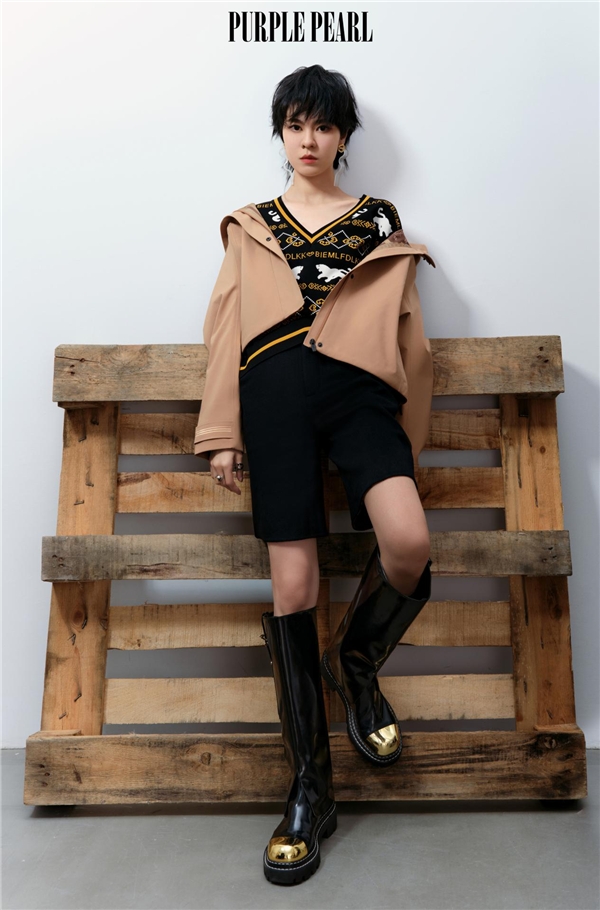 比音勒芬携手郁可唯，呈现生活自在与松弛