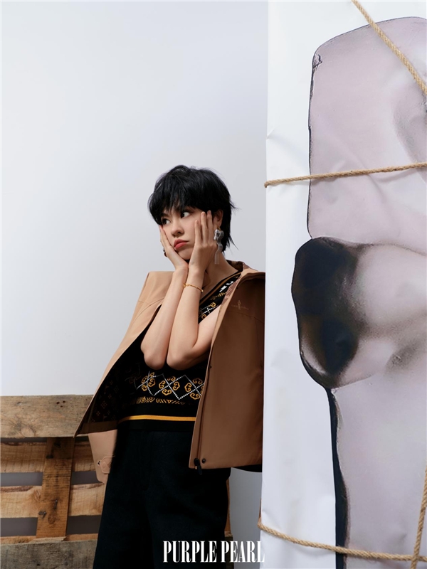 比音勒芬携手郁可唯，呈现生活自在与松弛