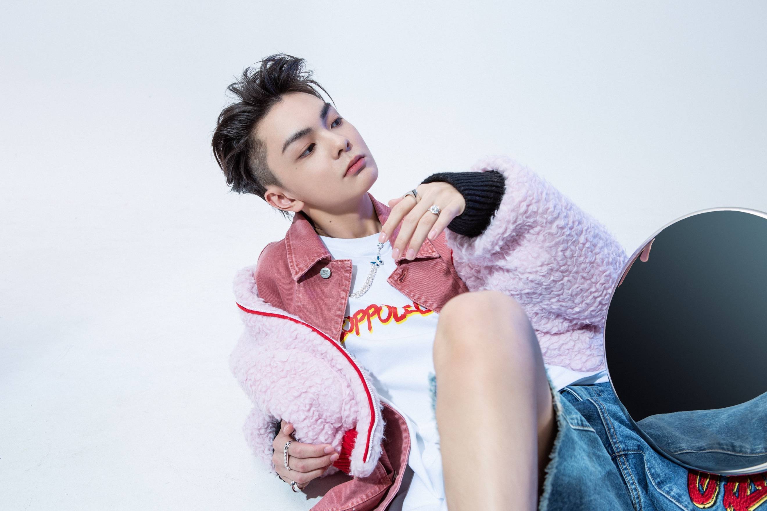 王凯纶首发EP《SIDES》 用音乐直面成长