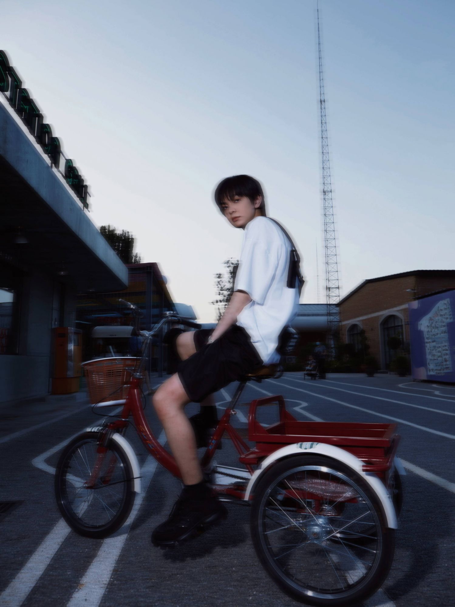 王凯纶首发EP《SIDES》 用音乐直面成长