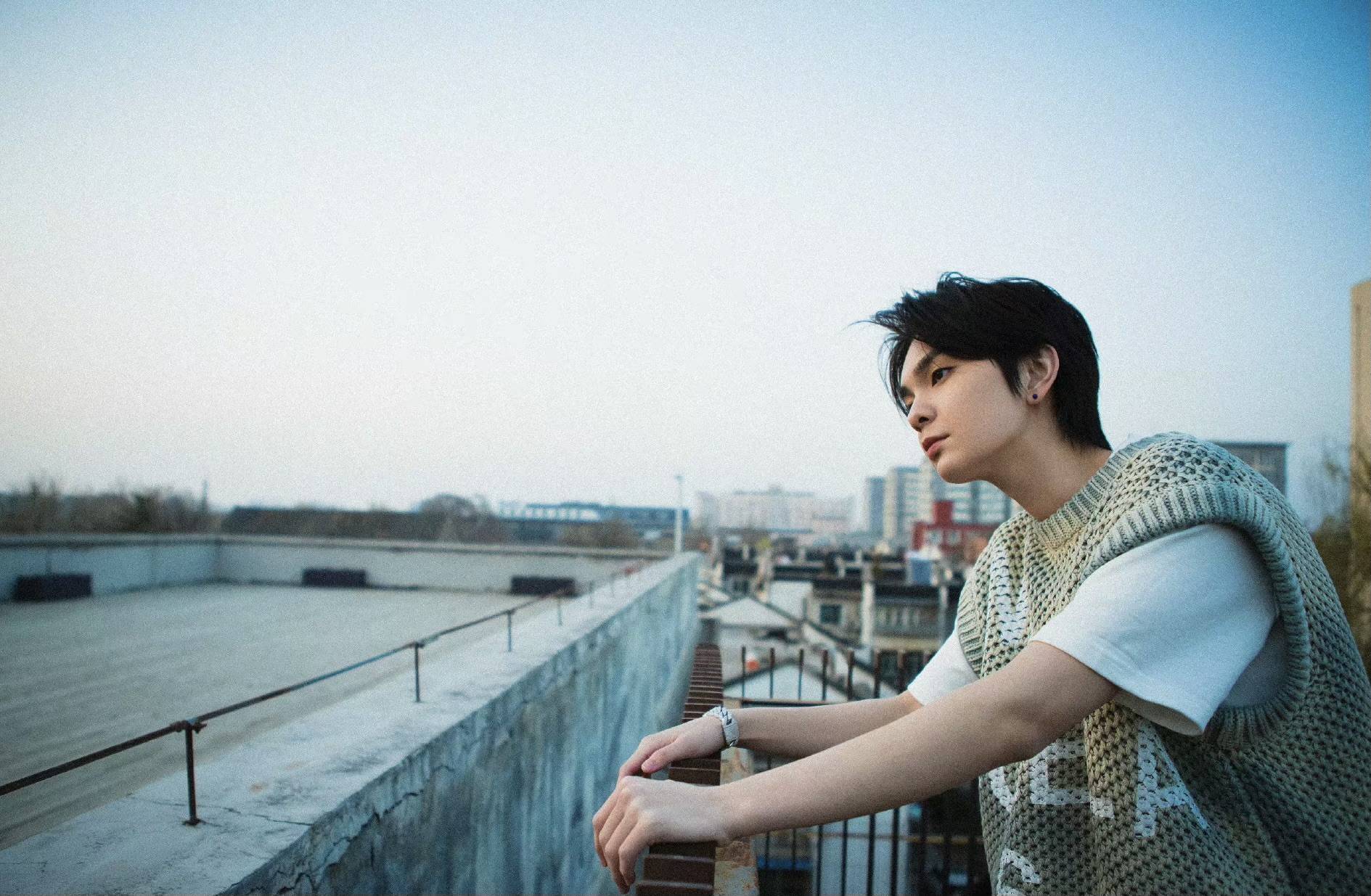 王凯纶首发EP《SIDES》 用音乐直面成长