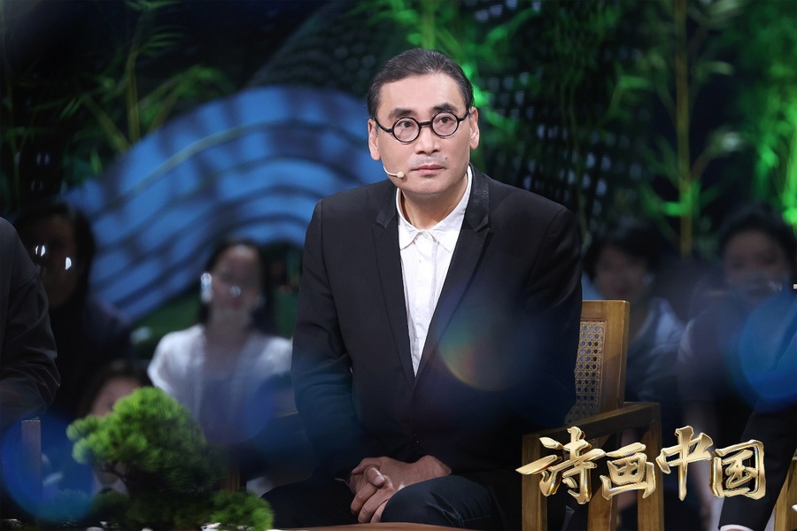 图片包含 人, 桌子, 男人, 前

描述已自动生成