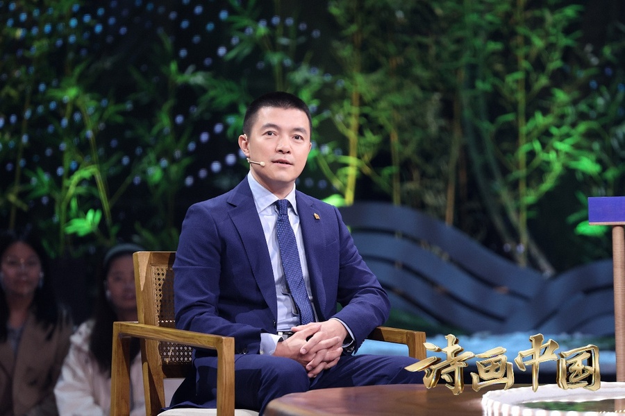 穿着西装笔挺的男子与小孩

中度可信度描述已自动生成