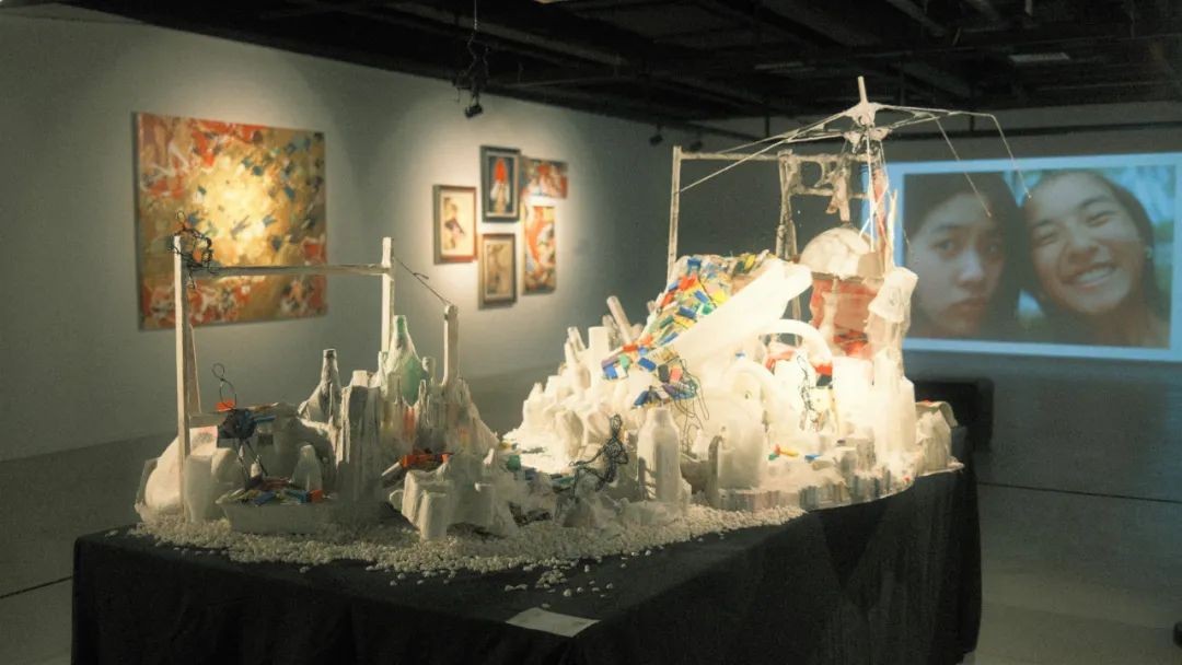 新羽操持·张博源徐依云双人展《走!一起去野泳》亮相上海喜玛拉雅美术馆