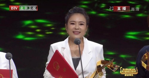 “微博视界大会”亮相太湖,陈辰作为主持人现场领奖