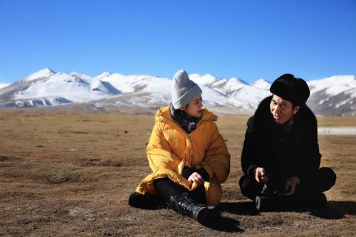 “微博视界大会”亮相太湖,陈辰作为主持人现场领奖