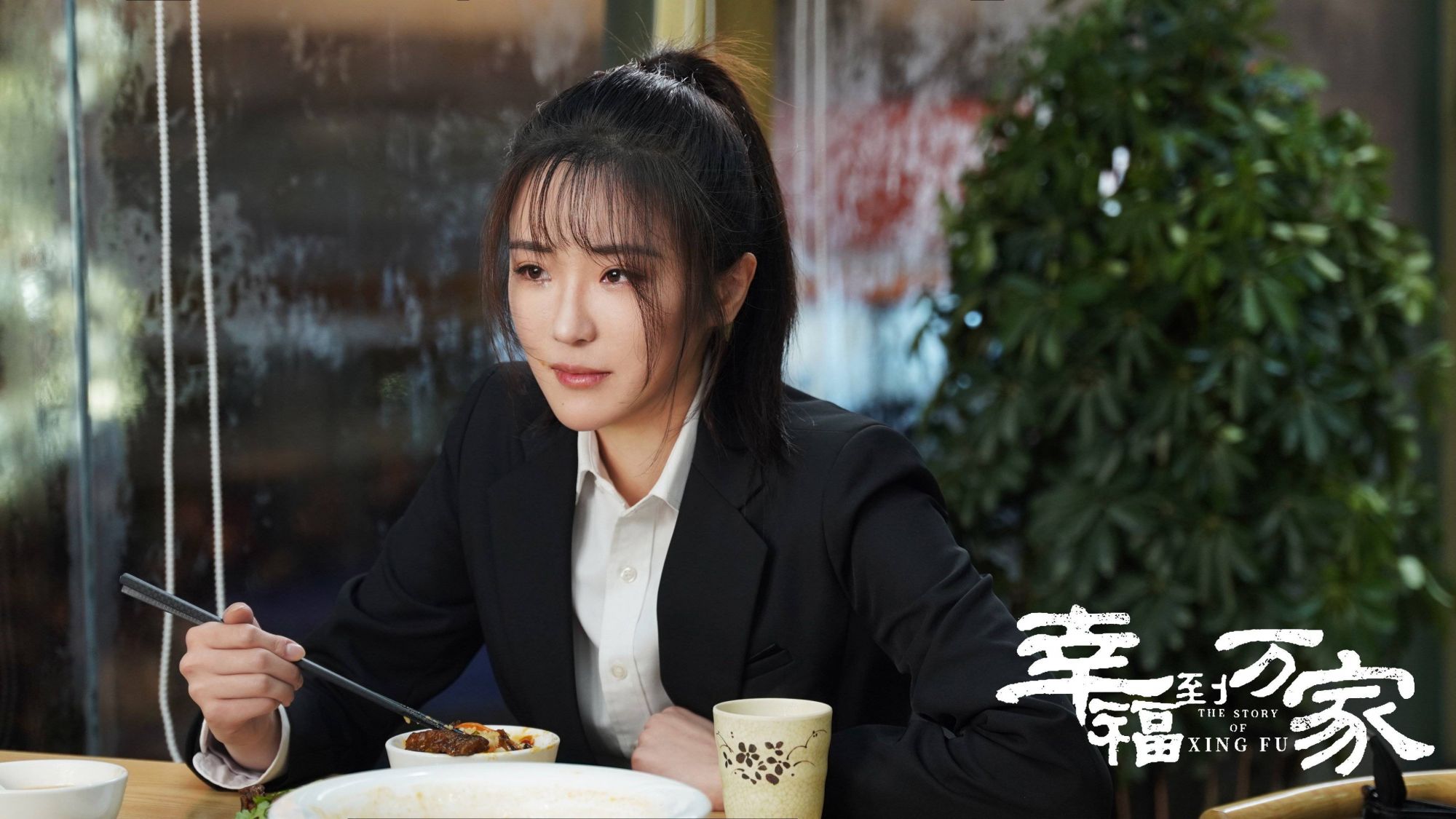 张可盈亮相微博视界大会造型灵动美出圈 “何幸运”有实力未来可期