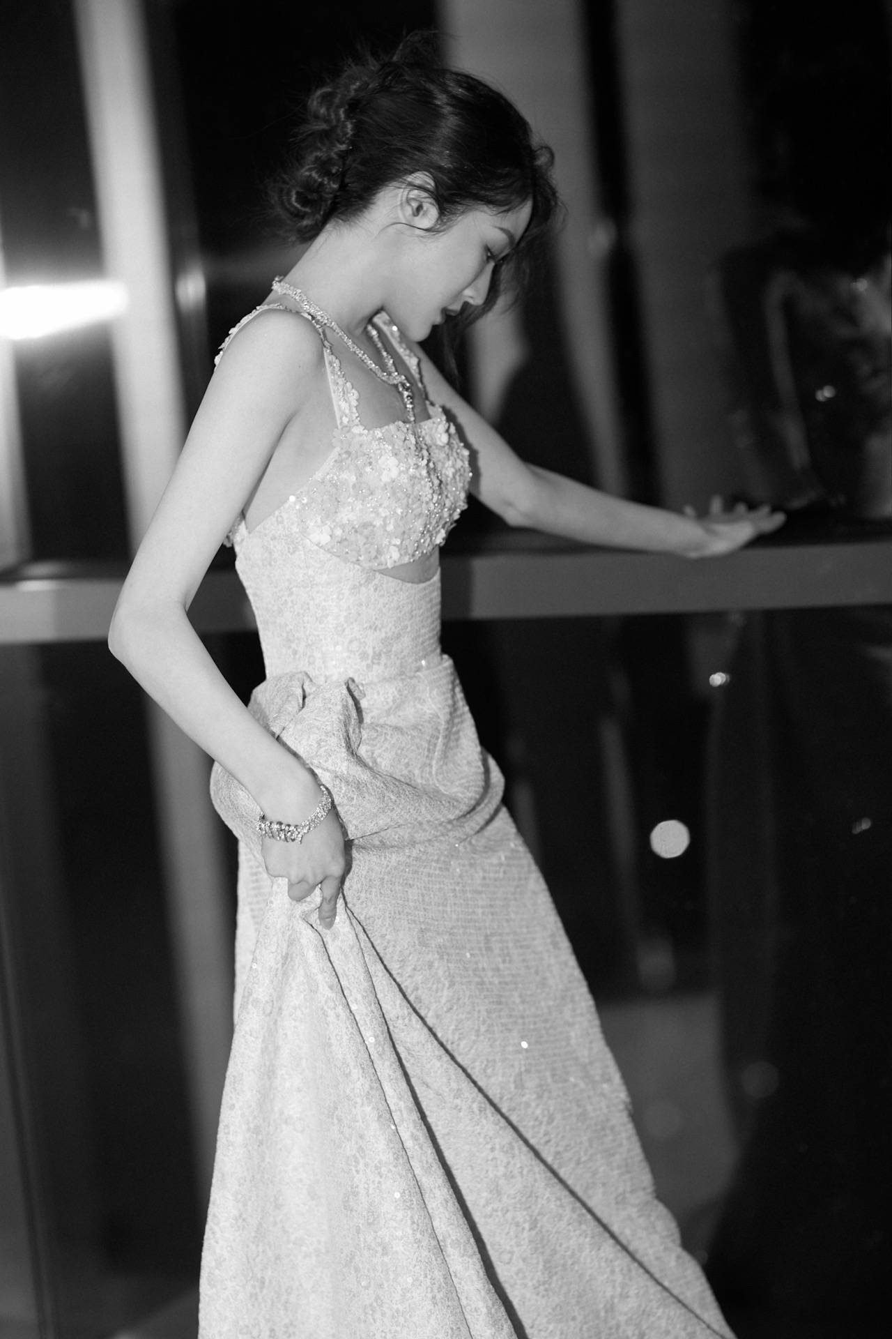 张可盈亮相微博视界大会造型灵动美出圈 “何幸运”有实力未来可期