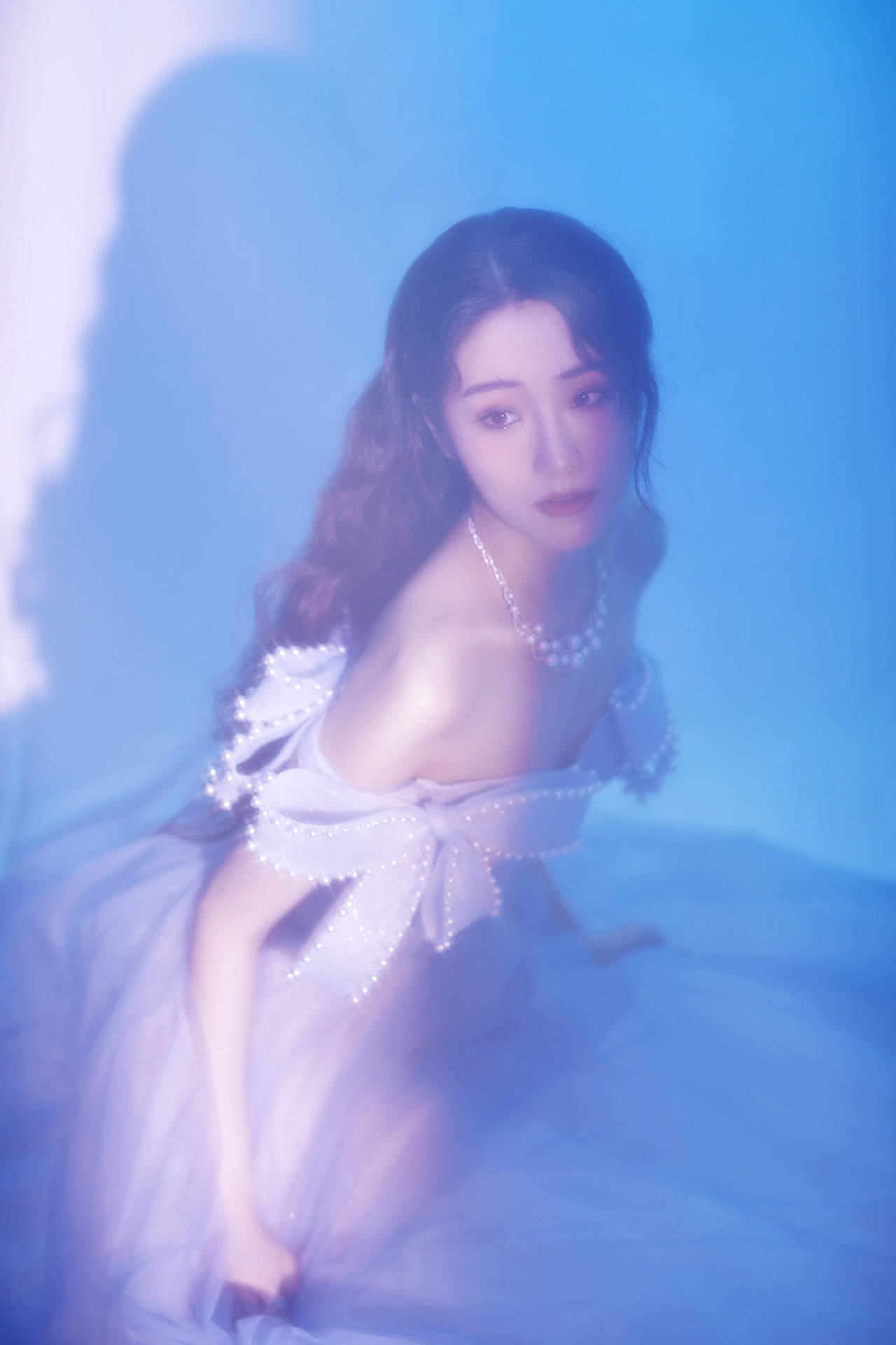 张可盈亮相微博视界大会造型灵动美出圈 “何幸运”有实力未来可期