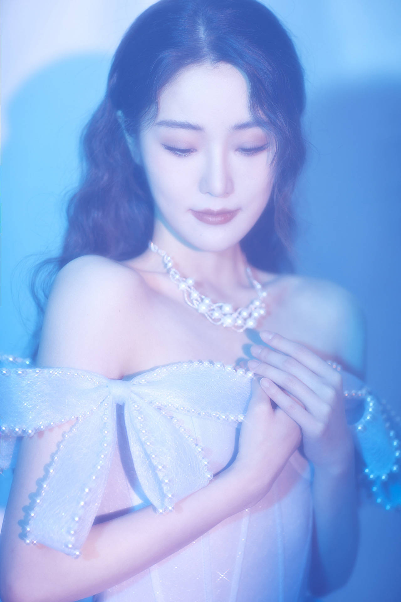 张可盈亮相微博视界大会造型灵动美出圈 “何幸运”有实力未来可期