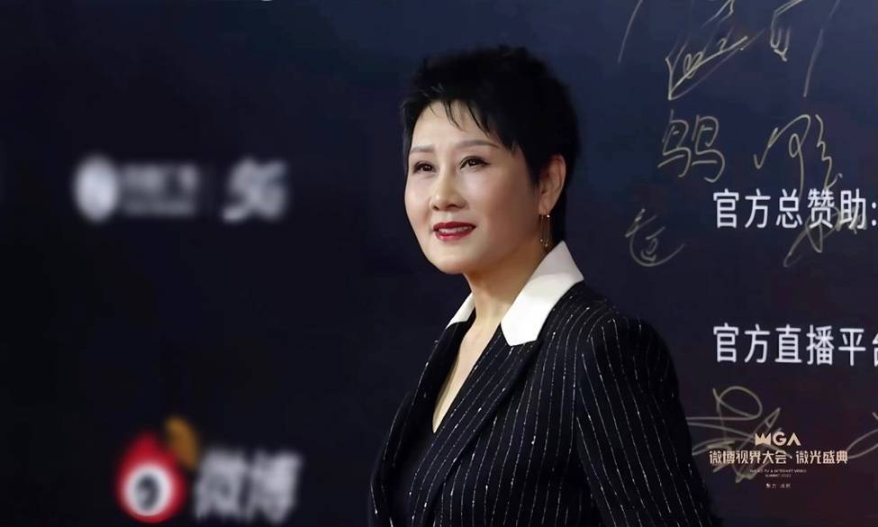 张凯丽获“年度口碑演员”实至名归 亮相微博视界大会见证行业荣耀