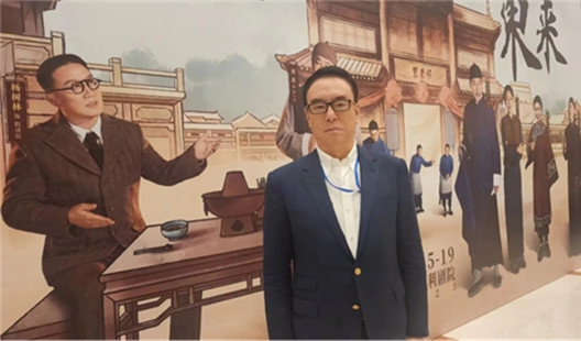 郎昆执导话剧《西去东来》场场火爆 将全国巡演