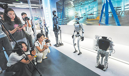 2025世界机器人大会8月8日开幕 机器人将在主题餐厅表演京剧、脱口秀