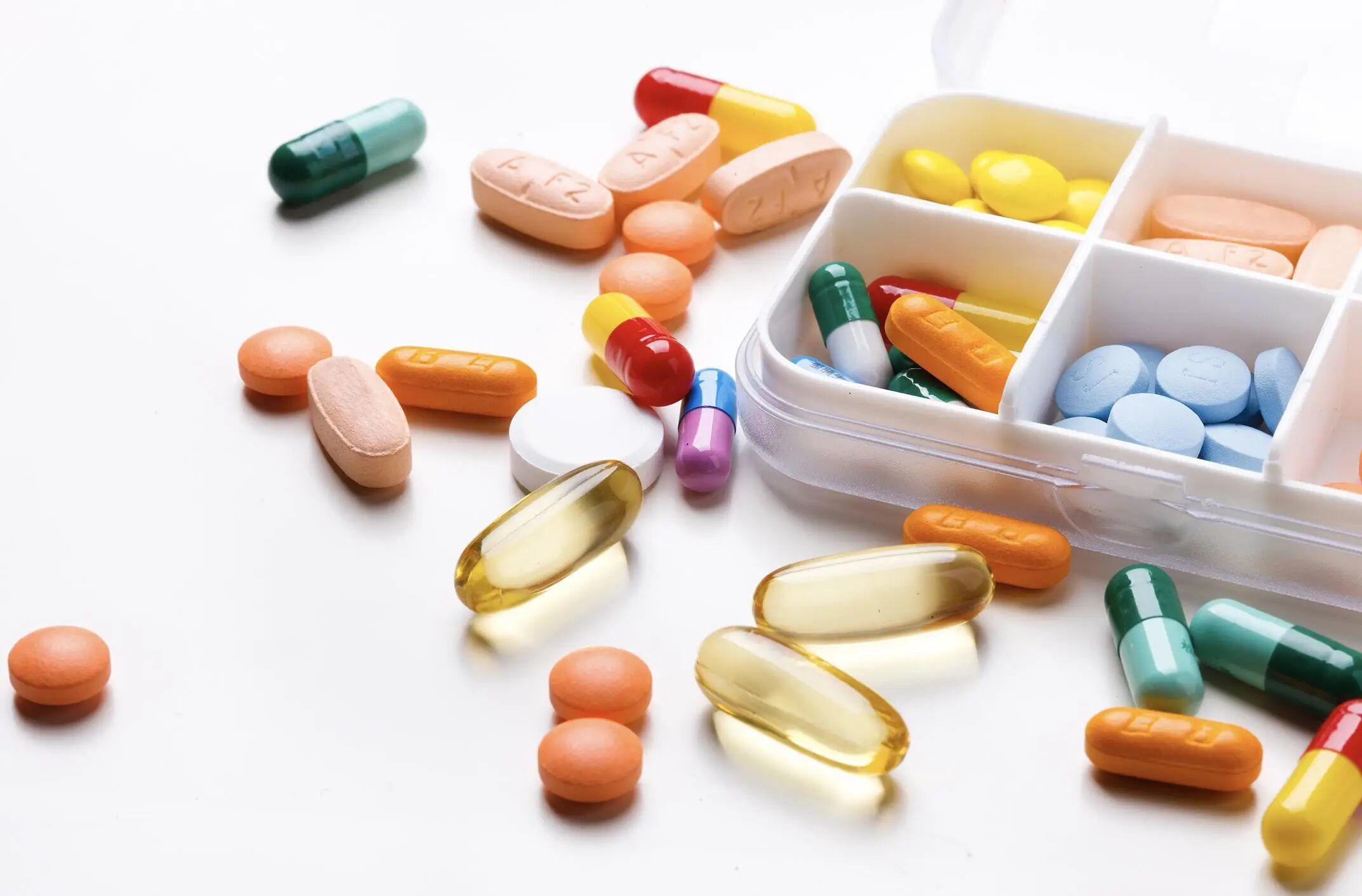 药品零售行业迎18条举措 万亿级市场加速转型