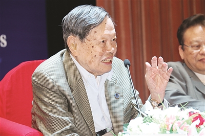 杨振宁自曝糗事我动手能力差人称爆炸杨
