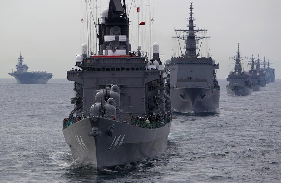10月15日,日本海上自卫队在相模湾举行阅舰式.