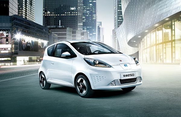 荣威e50的外观设计灵感大部分来自荣威早先推出的e1概念车,车身长宽高