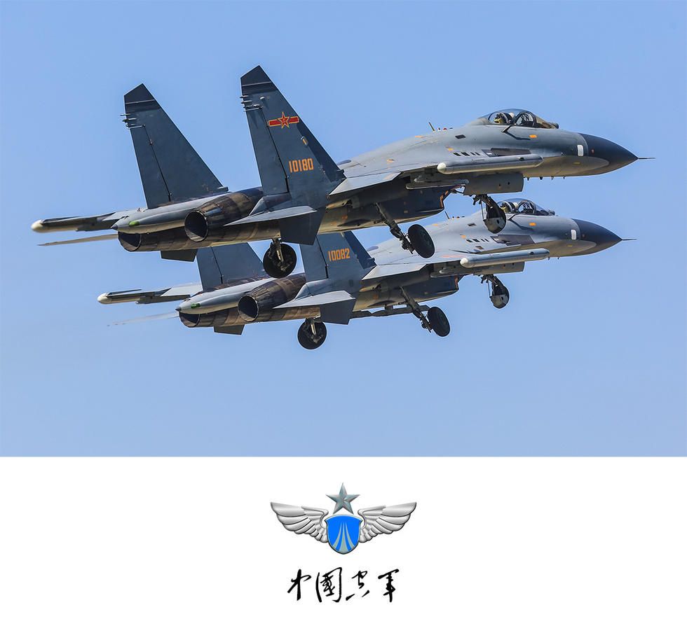歼-11战斗机编队起飞