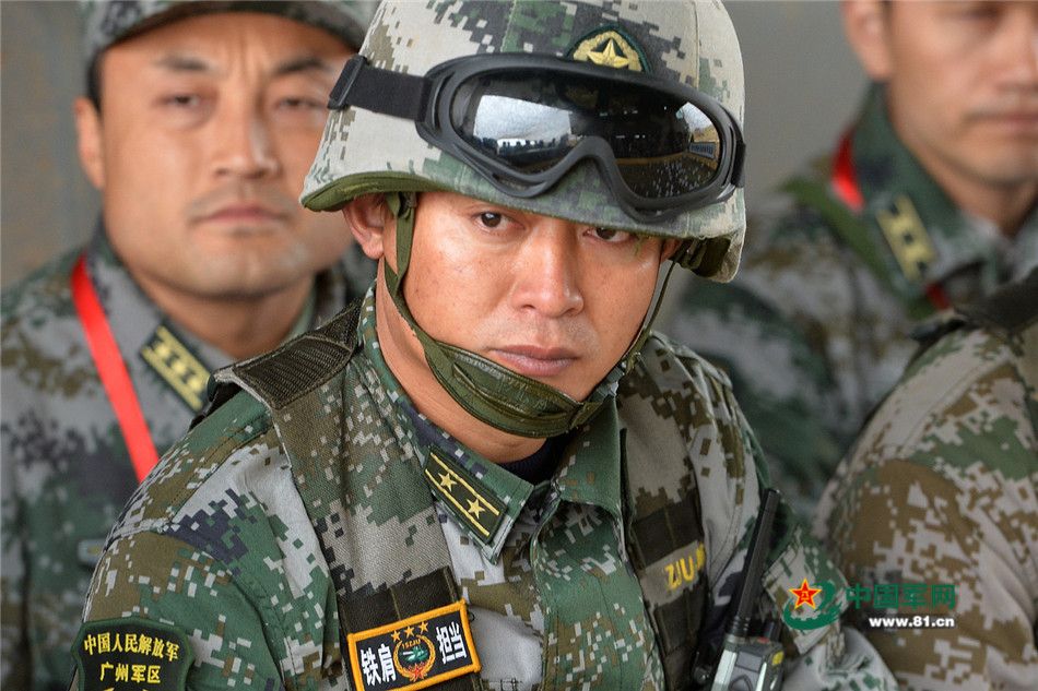 广州军区某装甲旅参谋长,被官兵誉为"最帅气的参谋长".