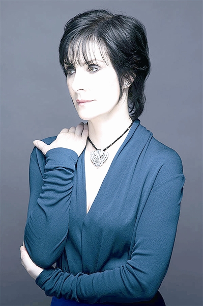 恩雅一别七年在暗天之岛重遇