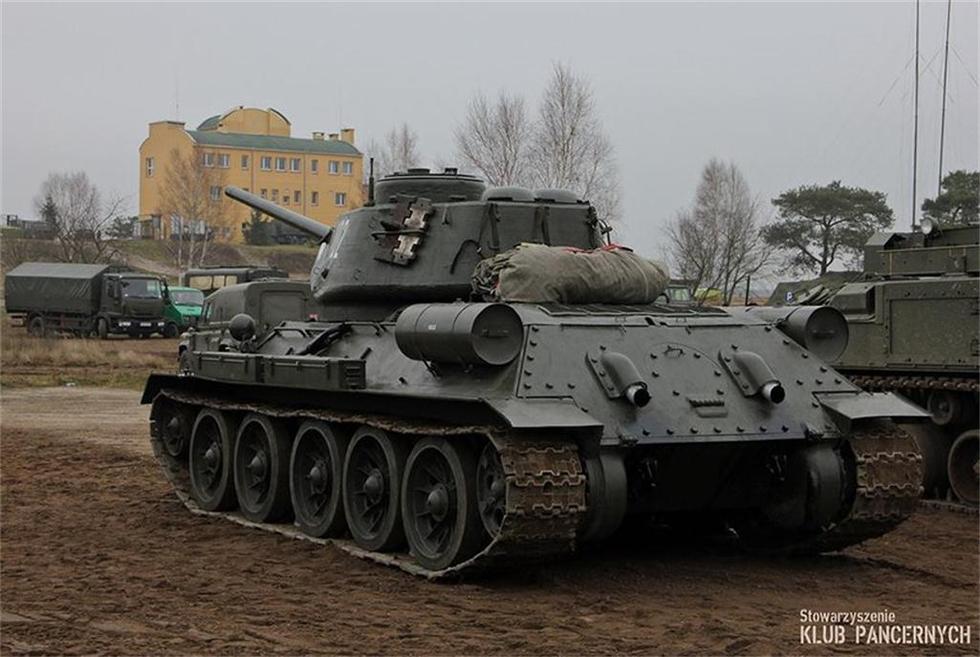 挑战者-ii与t-34演习 满是穿越感(2)-千龙网·中国首都网