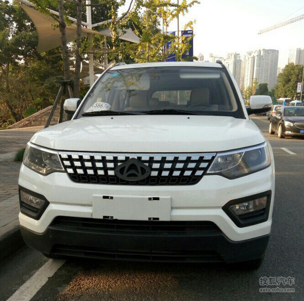 cx70是长安商用车部门推出的全新中型suv,其车身尺寸将超过长安cs75