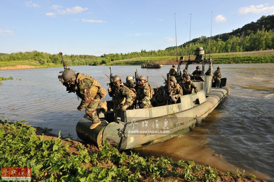 美军内河武装快艇强悍火力完爆游击队2