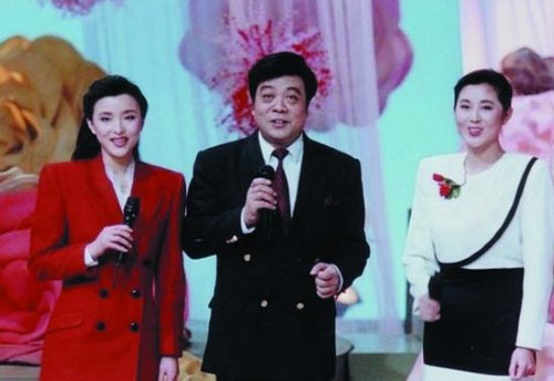 1993年杨澜和倪萍,赵忠祥主持春晚.