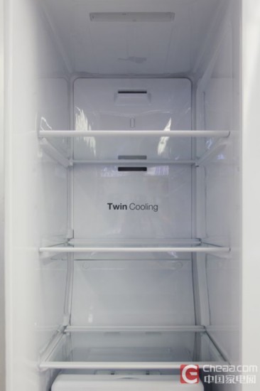 三星rs552nrua1j/sc对开门冰箱冷冻室细节