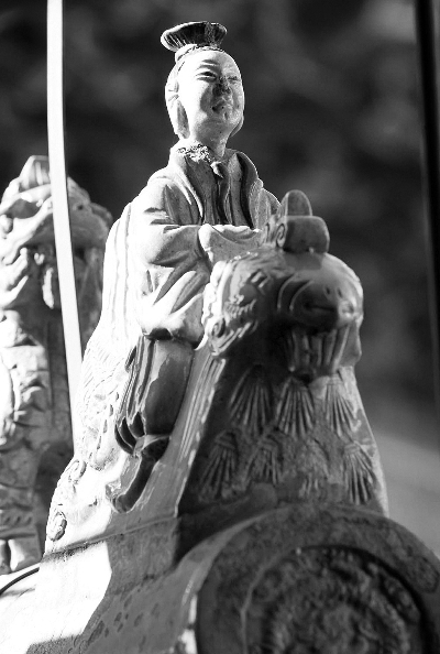 另一座建筑上的"骑凤仙人"