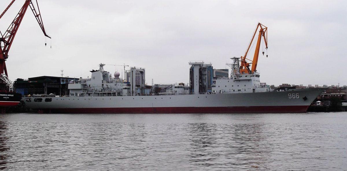 "高邮湖"舰(966)2016年1月29日,中国海军最先进的综合补给舰"高邮湖舰