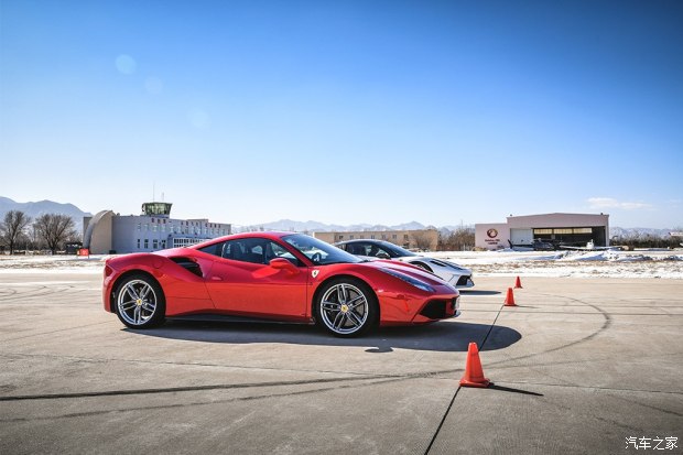 忘掉自然吸气吧 法拉利488/458对比试驾(3)