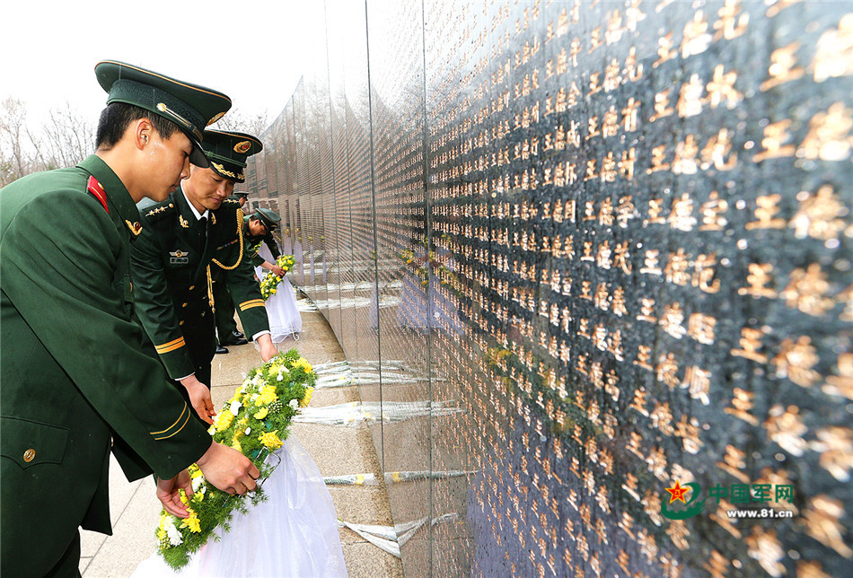 歼11b战机为志愿军遗骸回国护航36具志烈士遗骸安葬沈阳6