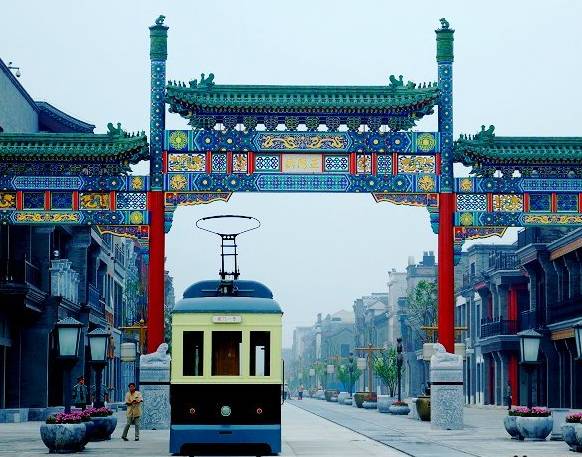 前门大街边上的鲜鱼口市有特别多好吃的,这里虽然是景区,但价格也公道