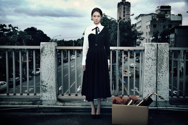 《我是杜拉拉》是戚薇结婚生子回归荧幕的首部作品,主题片尾曲作为