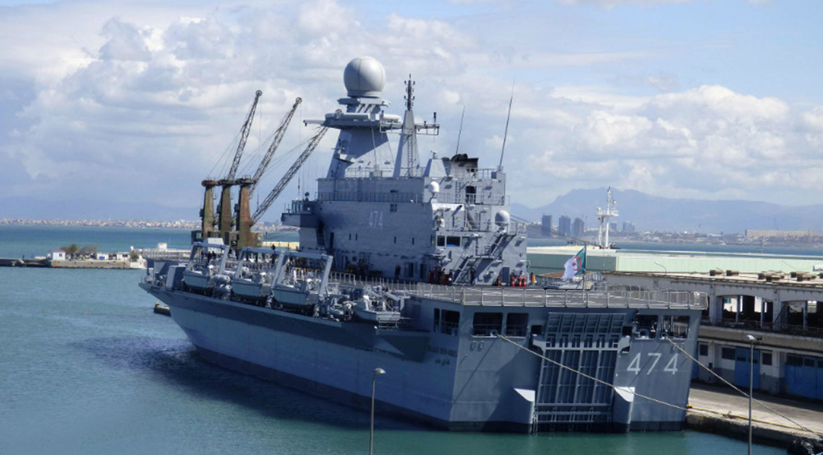 世界最萌"准航母"服役 排水量只有9000吨-千龙网·中国首都网