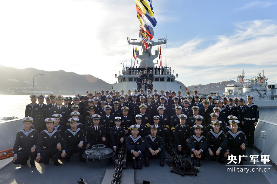 正在南非进行友好访问的海军司令员吴胜利慰问看望第22批护航编队官兵